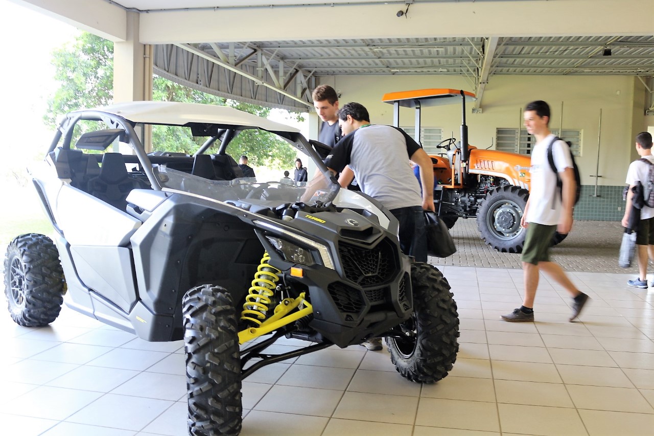 Exposição automotiva desperta curiosidade na Satc