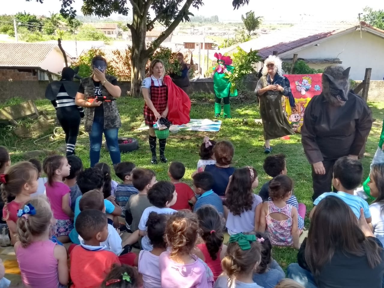 Peça teatral é usada para falar sobre o combate à dengue em escolas infantis