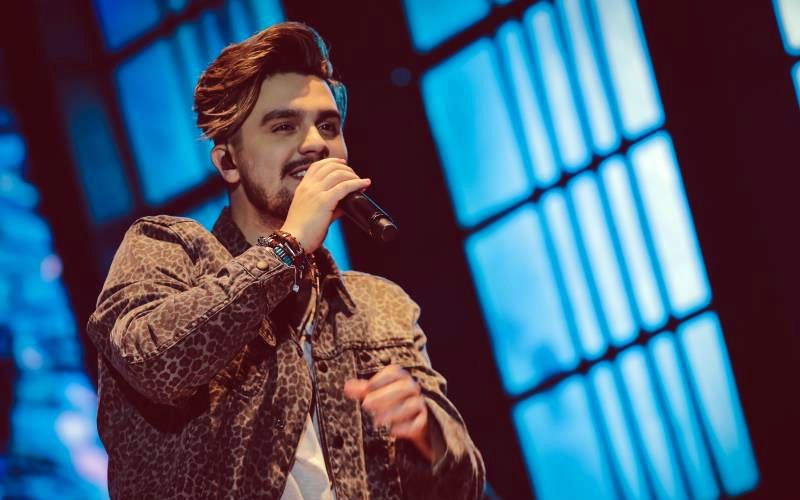 Luan Santana será a atração do Bloko Rosa no Carnaval em Laguna