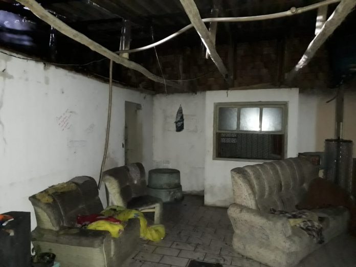 Fogo atinge casa em Araranguá