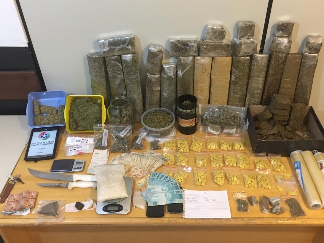 Grande ação policial em SC: 15 quilos de maconha, skunk, ecstasy, haxixe e LSD são apreendidos