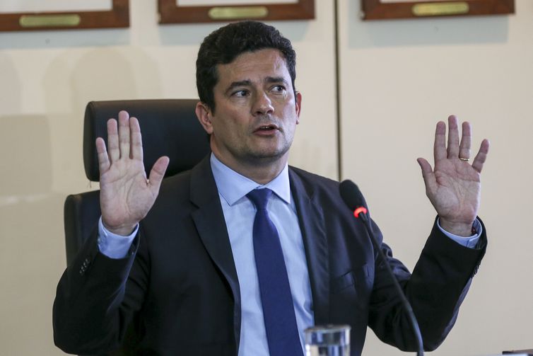 Moro antecipa pedido de exoneração e oficialmente abandona função de juiz