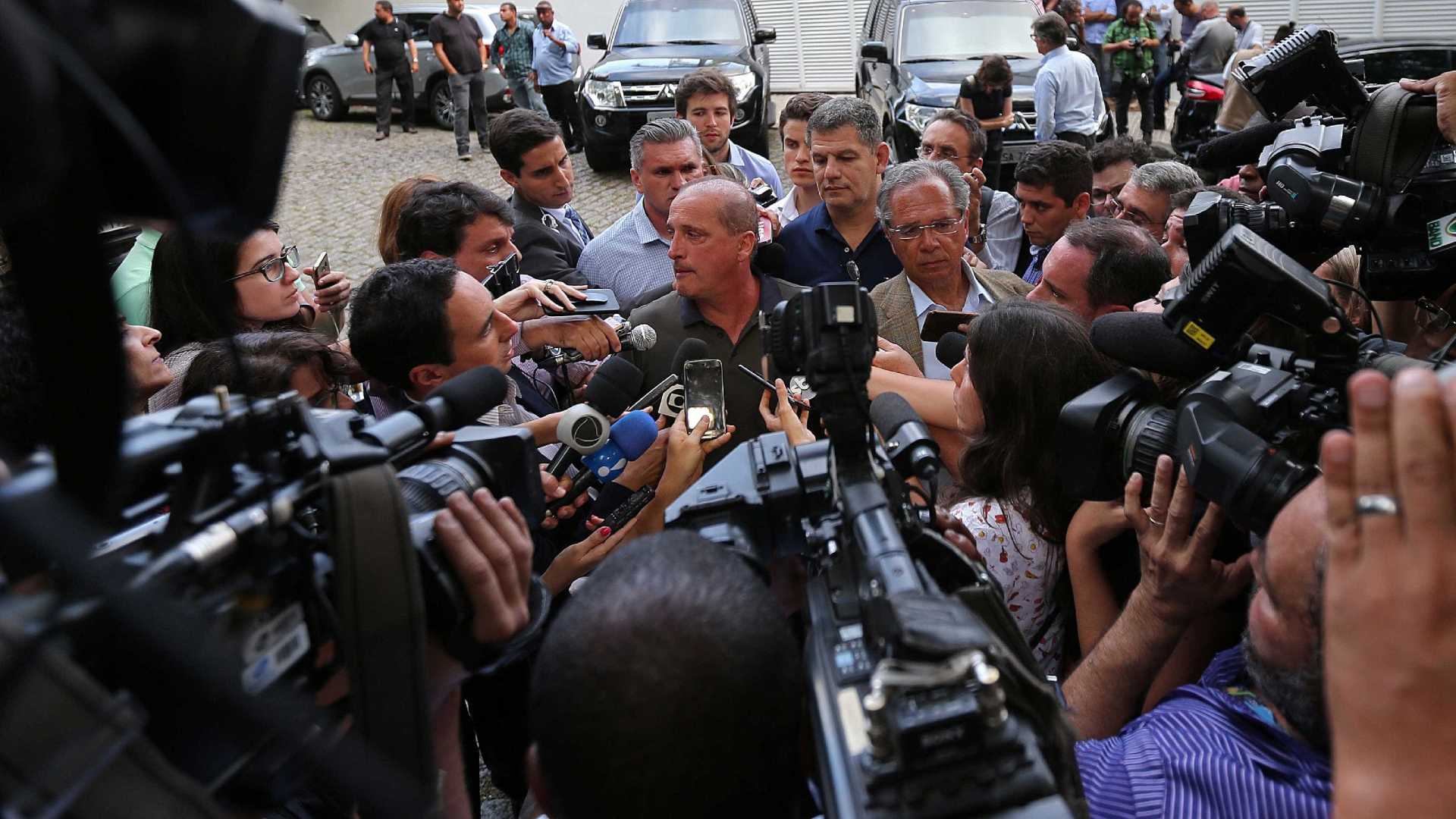 General desiste de ministério e leva crise ao QG de Bolsonaro