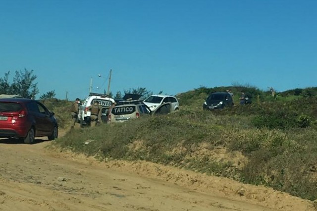 Autores de furtos são presos pela PM, na praia do Gi