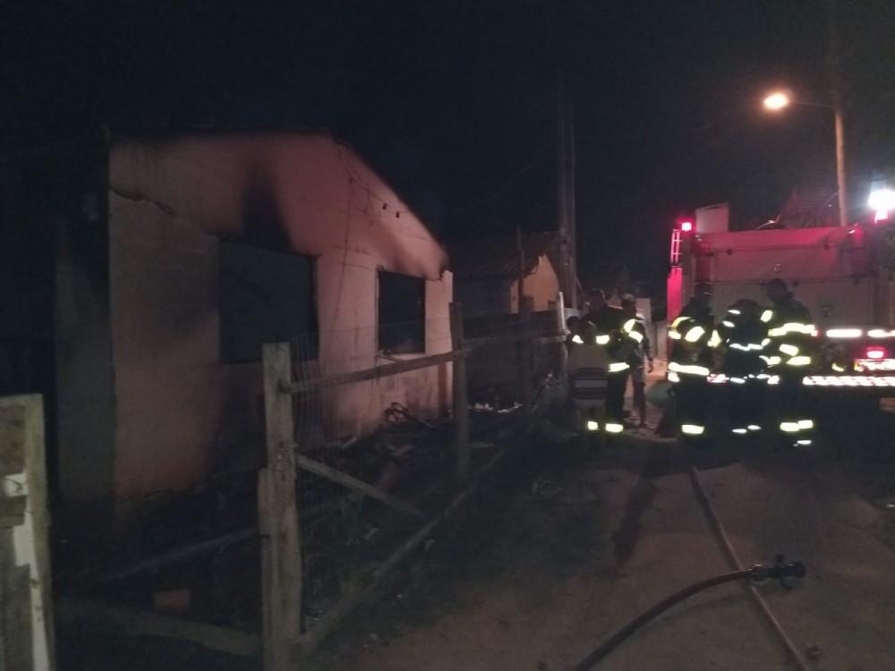 Residência é destruída pelo fogo em Imaruí