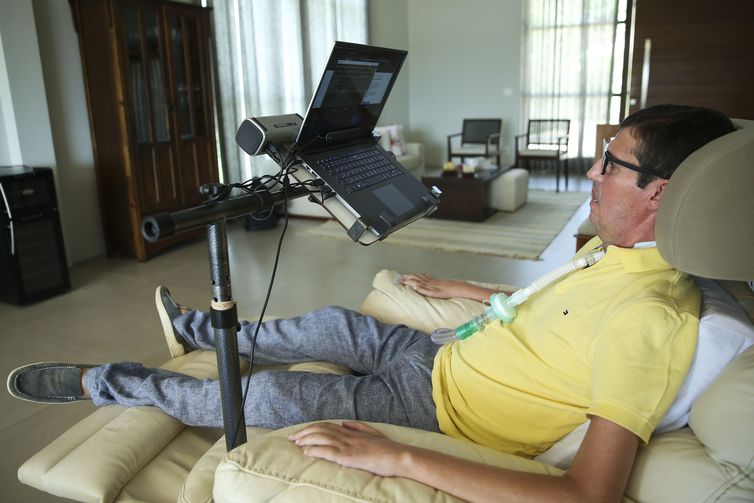 Brasileiro com ELA cria aplicativo para pessoas com distúrbios na fala