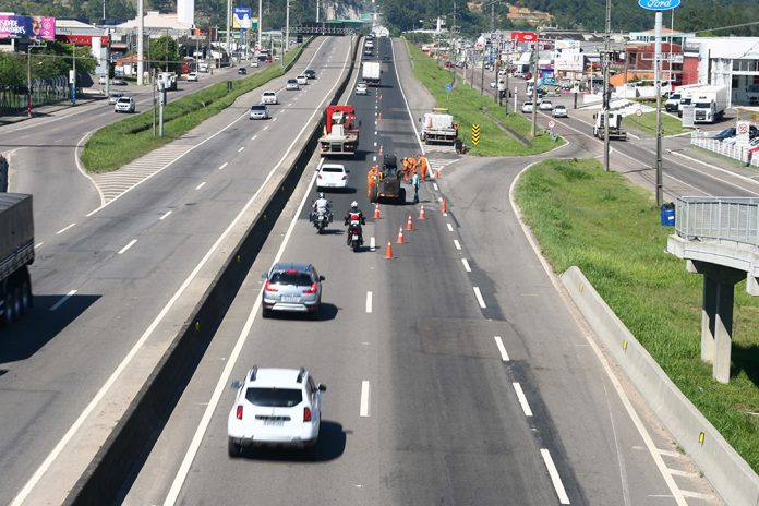 Dnit inicia recuperação de pavimento na BR-101 em Tubarão