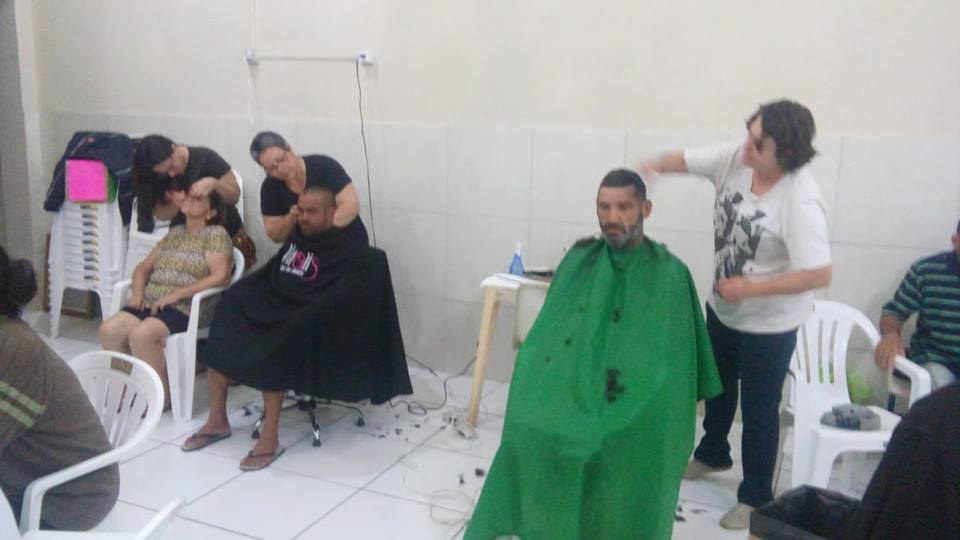 Dia Mundial dos Pobres: Voluntários promovem ação social em comunidade de Tubarão