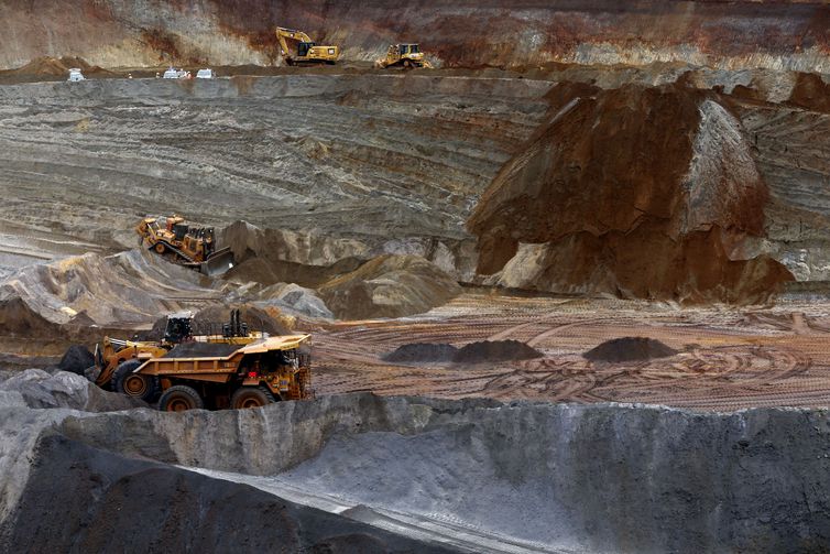 No país: Relatório alerta que há 45 barragens sob ameaça de desabamento