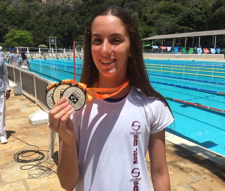Nadadora tubaronense é destaque na Seleção Catarinense Escolar