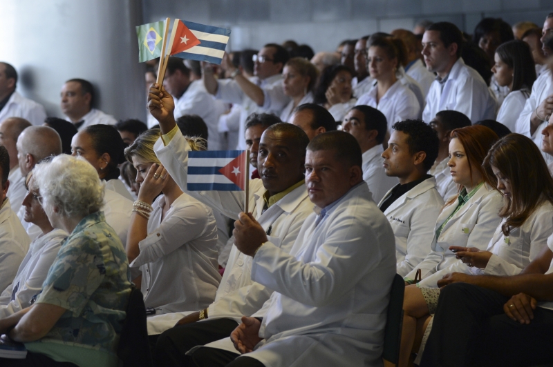 Governo anuncia edital para suprir saída de médicos cubanos