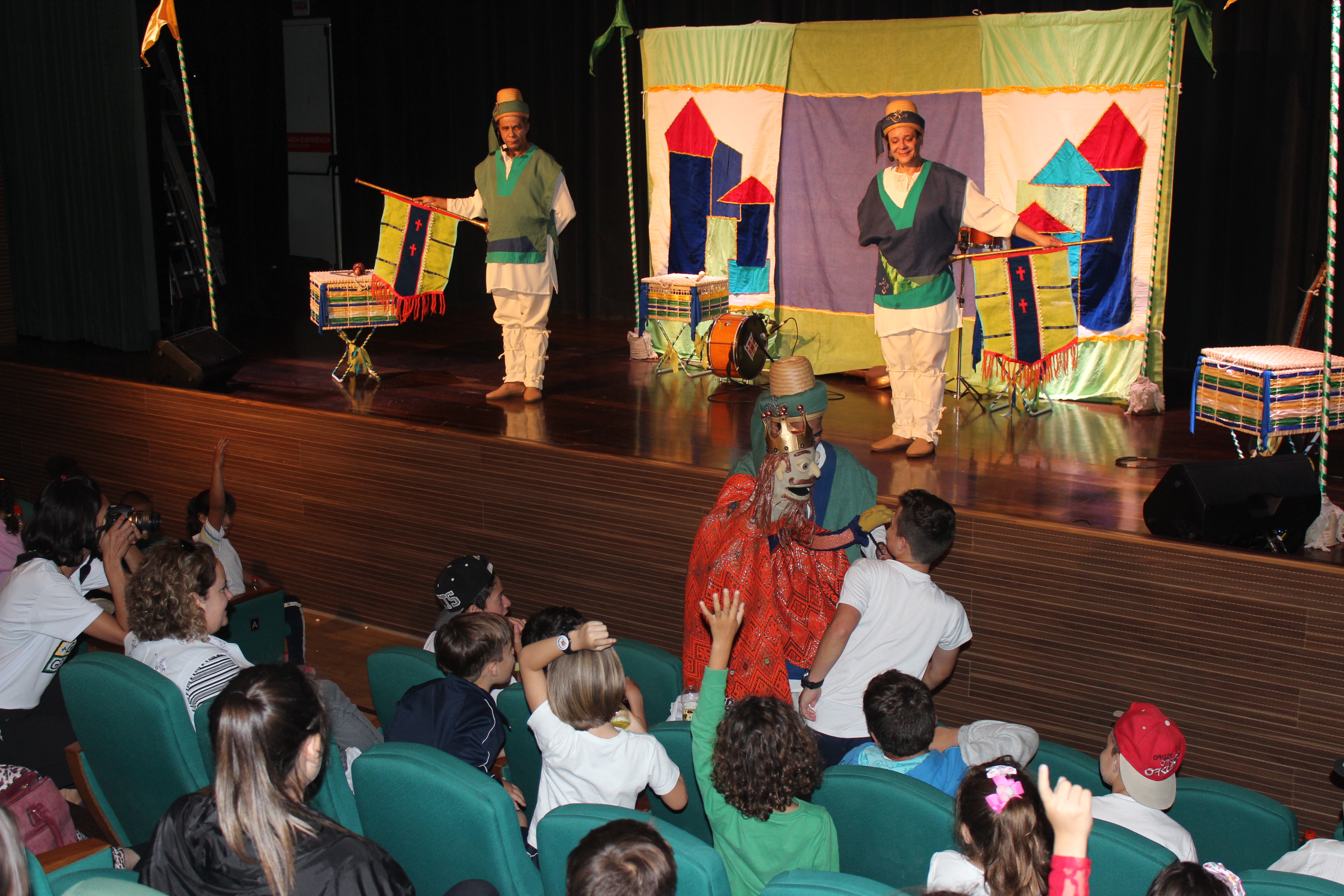 Gentileza gera gentileza: Espetáculo cativa crianças no Parque Ambiental