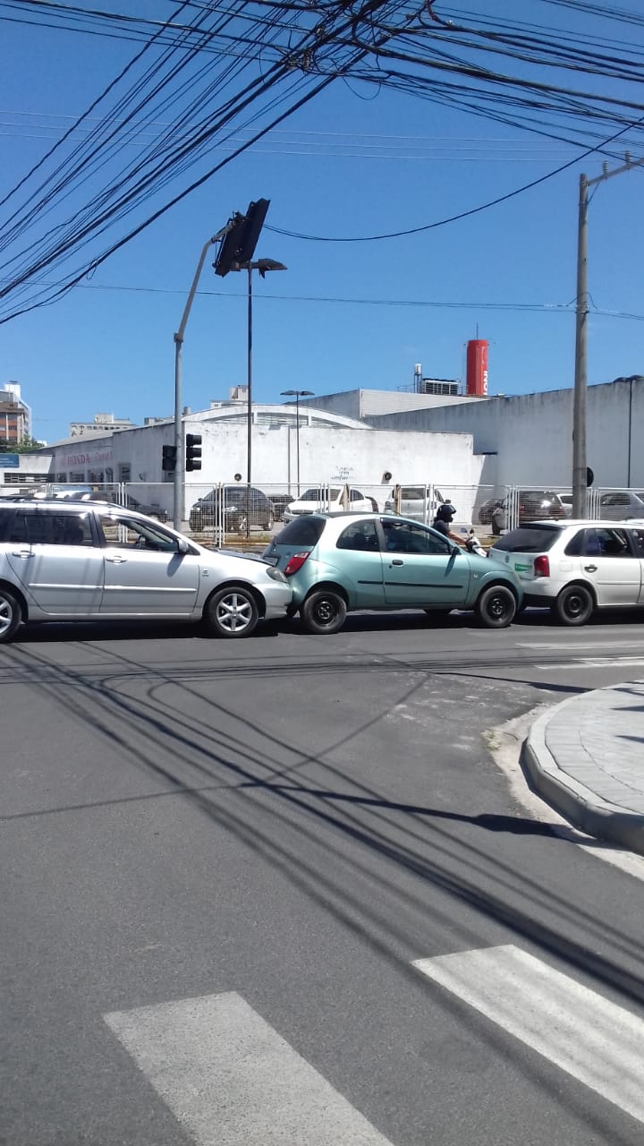 Engavetamento é registrado na Expedicionário José Pedro Coelho, em Tubarão