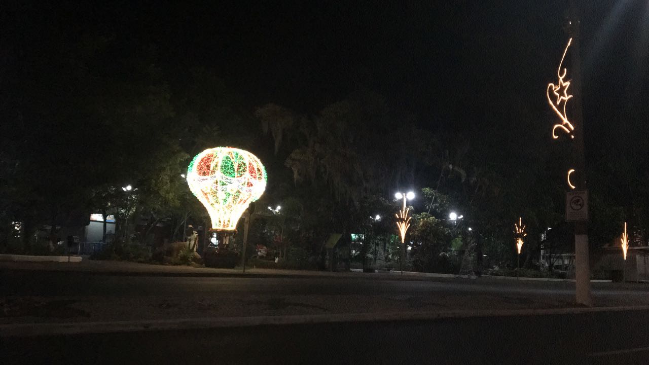 Iluminação de Natal encanta público em Tubarão