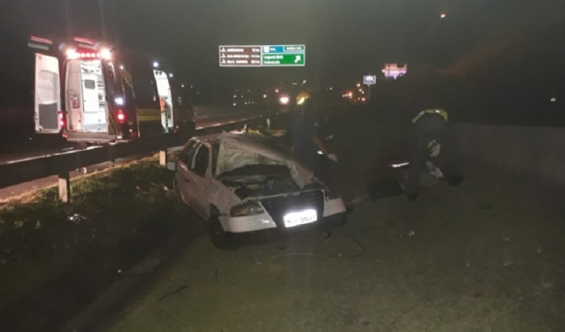 Capotamento é registrado na BR-101, na ponte de Laguna