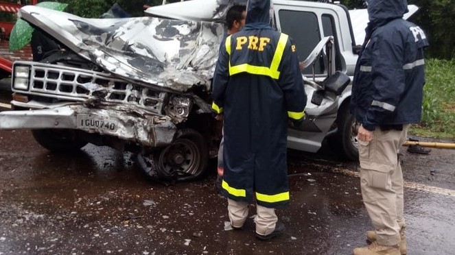 Acidentes em SC: Dois mortos e feridos presos às ferragens