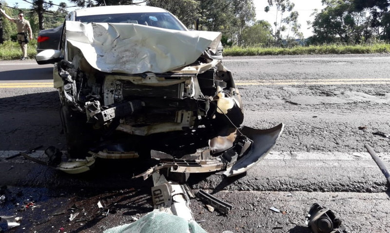 Colisão frontal resulta em dois feridos em Capivari de Baixo