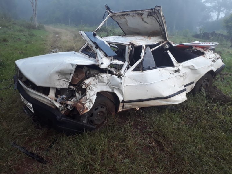 Em SC: Homem fica preso às ferragens e caroneiras fogem do local do acidente