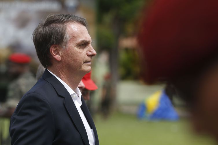 Bolsonaro descarta Revalida para médicos formados no Brasil