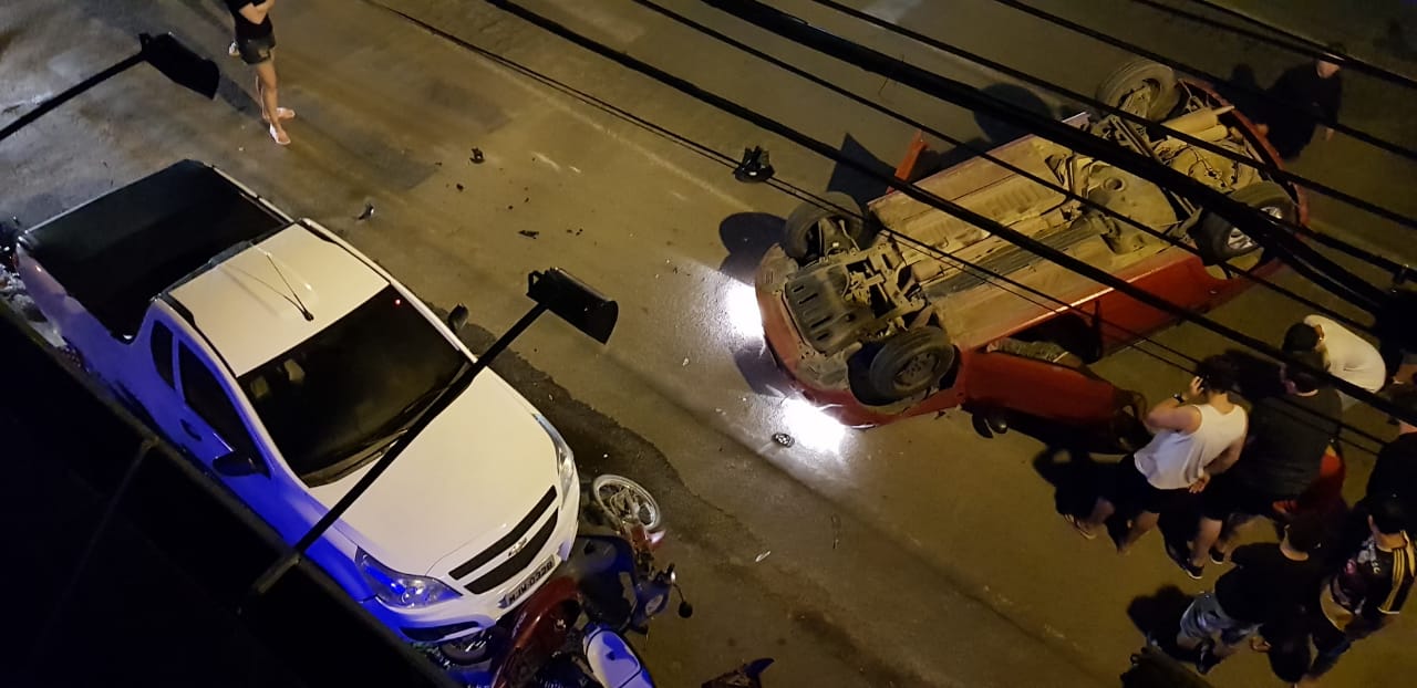 Acidente com capotamento é registrado no Centro, em Braço do Norte