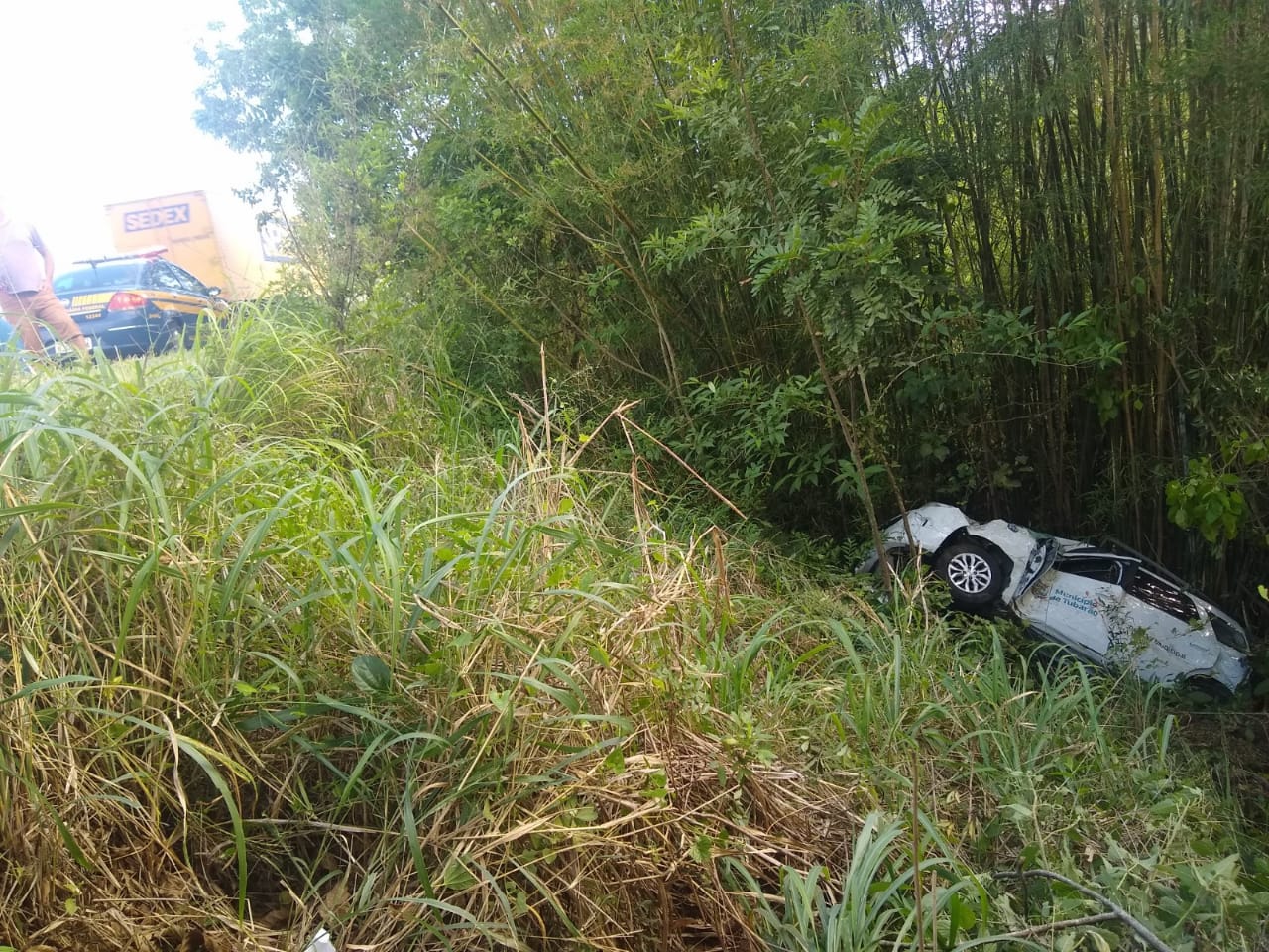 Servidores de Tubarão sofrem acidente na BR-101