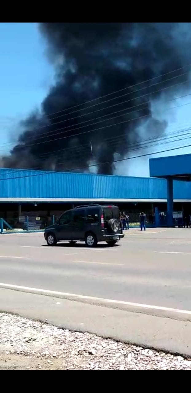 Em Criciúma: 1,6 mil metros quadrados foram atingidos; causas serão apuradas pela perícia