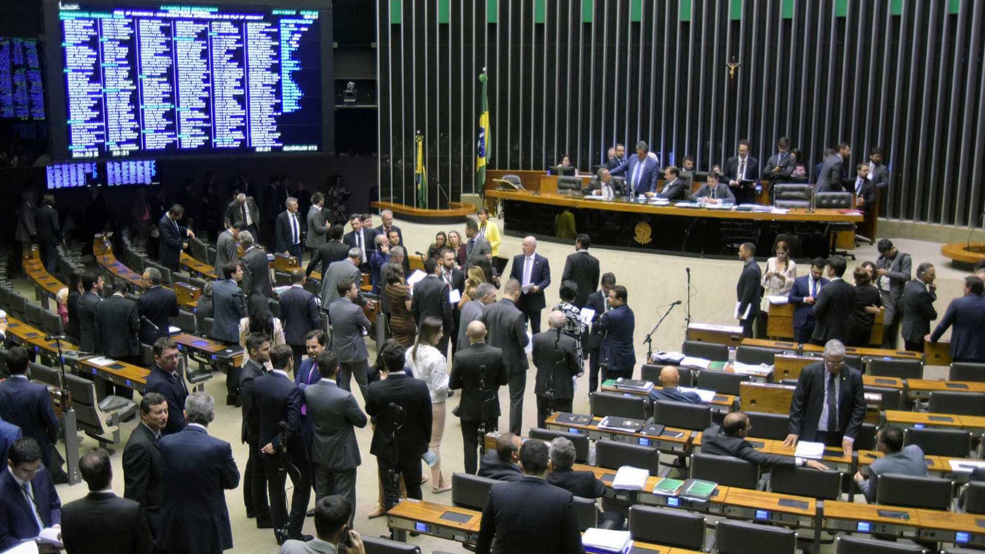 Efeito cascata: Após STF, Congresso prevê aumento de salário para deputados e senadores