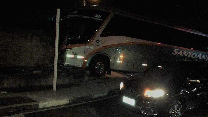 Em Criciúma: Acidente entre carro e ônibus deixa 12 feridos