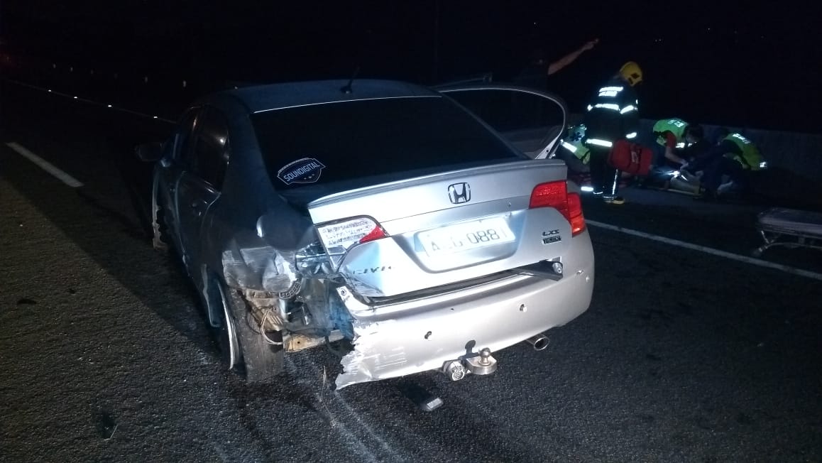 Acidente de trânsito deixa três feridos na BR-101, em Capivari de Baixo