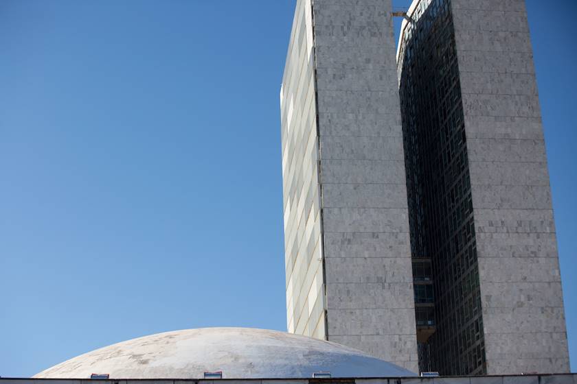 Senado ignora Supremo e vai pagar salário maior já em dezembro