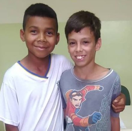 Aluno usa dinheiro que ganhou de aniversário para pagar ida de amigo a excursão e viraliza na web