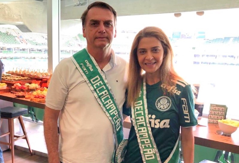 Com protestos, Bolsonaro vai à Arena do Palmeiras entregar taça