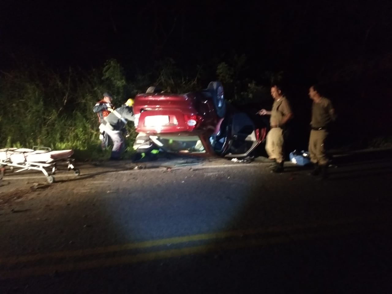 Capotamento em Imaruí resulta em vítima com suspeita de TCE