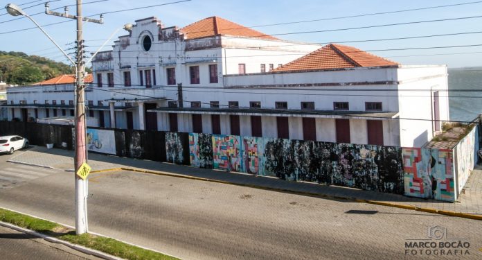 Mercado Público de Laguna: Trâmites burocráticos atrasam reinício das obras
