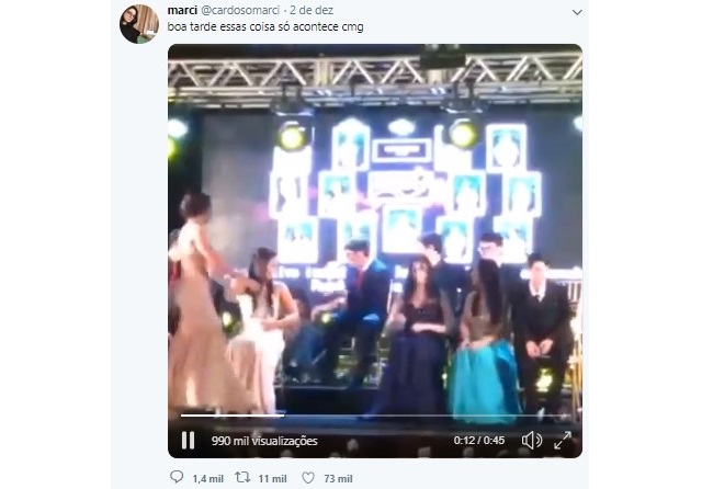 Com quase 1 milhão de visualizações, vídeo de formanda de Orleans caindo no palco viraliza