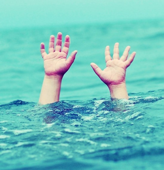 Em SC: Criança de 3 anos morre após afogar-se na piscina de casa