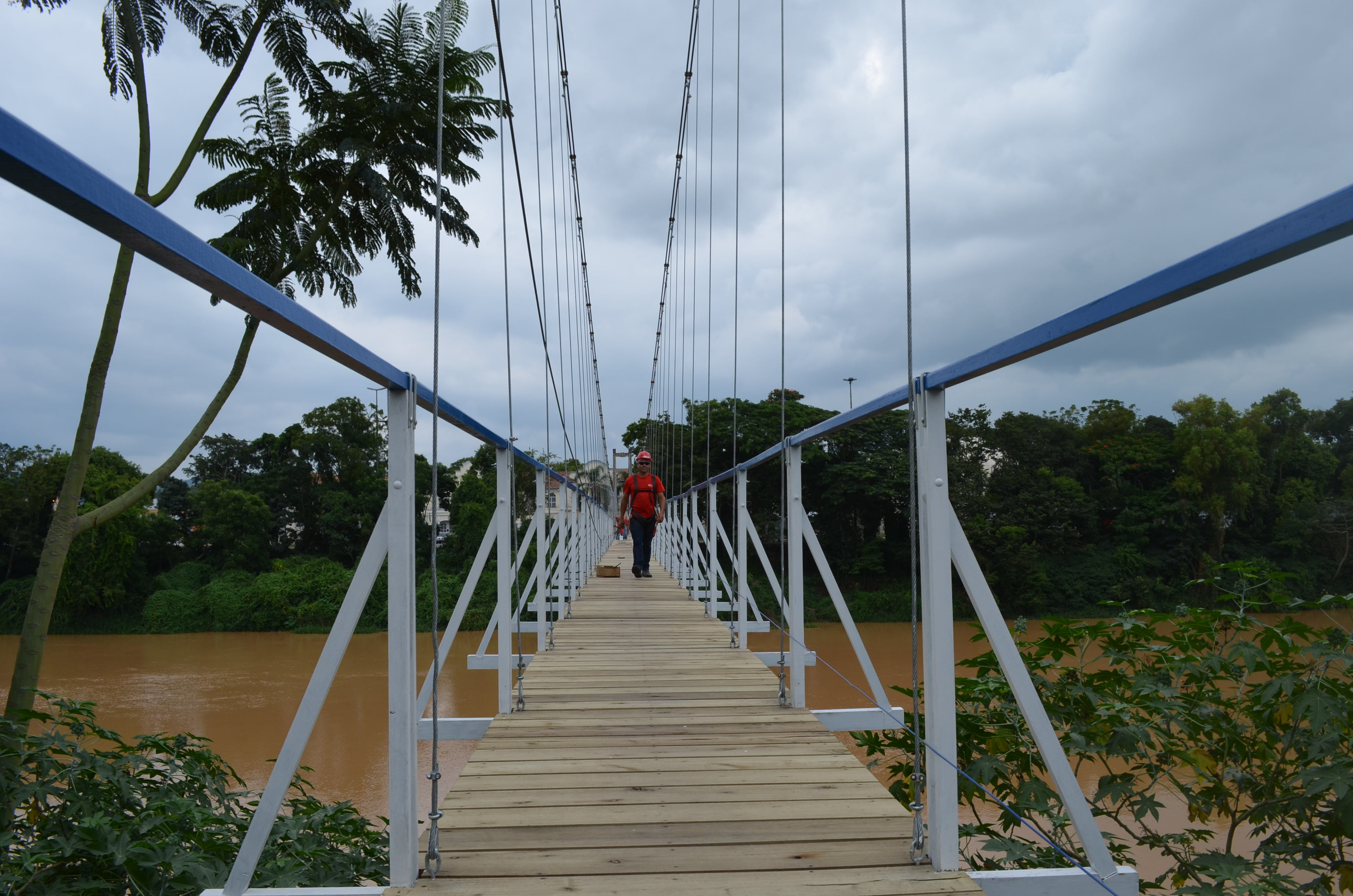 Empresas não demonstram interesse em licitação para construção da passarela de concreto