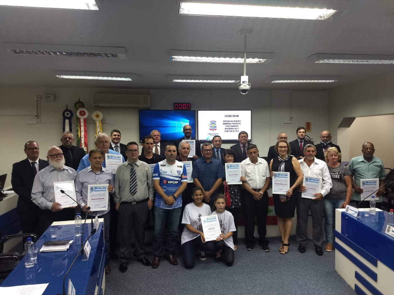 Última sessão solene do ano homenageia 12 pessoas e entidades em Tubarão