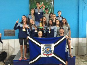 Natação feminina de Tubarão é campeã na Olesc