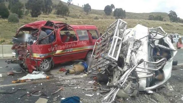 No mundo: 17 pessoas morrem em grave colisão entre dois micro-ônibus