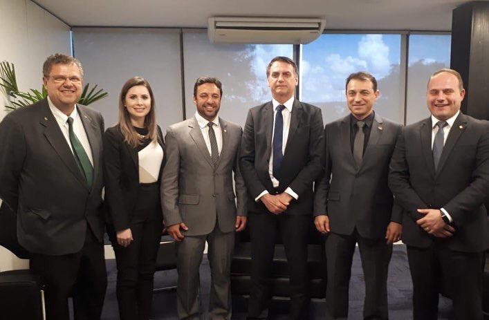 Bolsonaro prestigia comitiva de SC