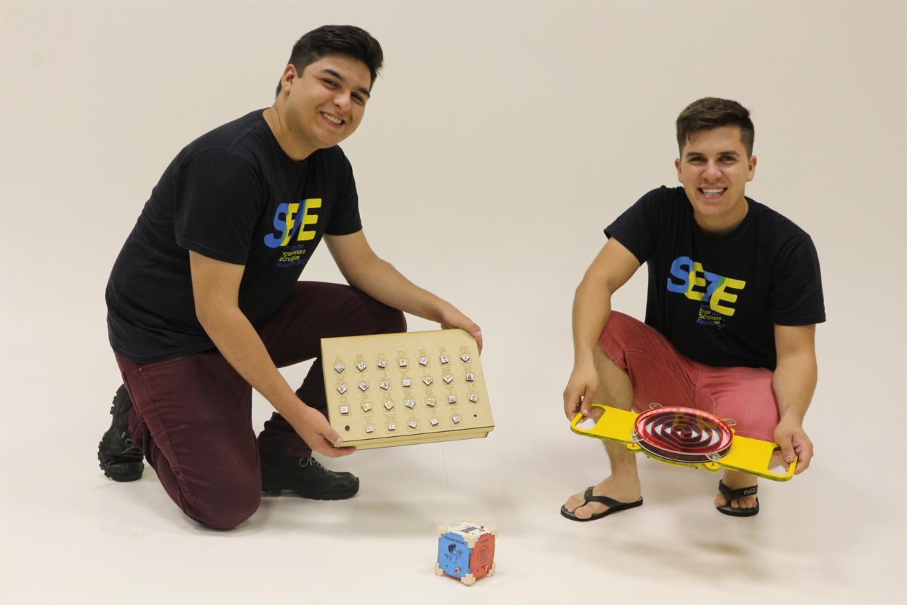 Acadêmicos da Satc desenvolvem produtos para facilitar aprendizagem de autistas