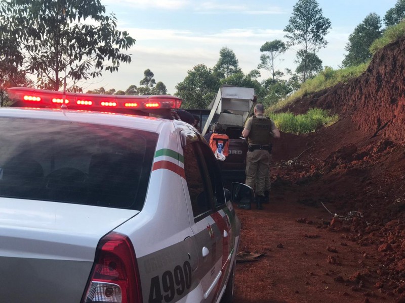 Corpo é encontrado dentro de veículo às margens do Anel Viário em Içara
