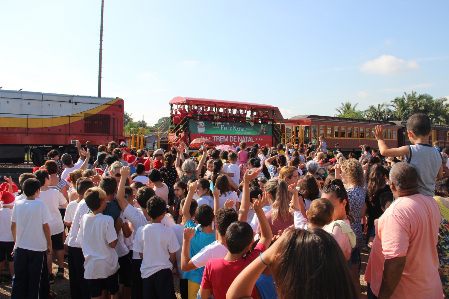 Papai Noel Ferroviário alegra milhares de crianças no Sul de SC
