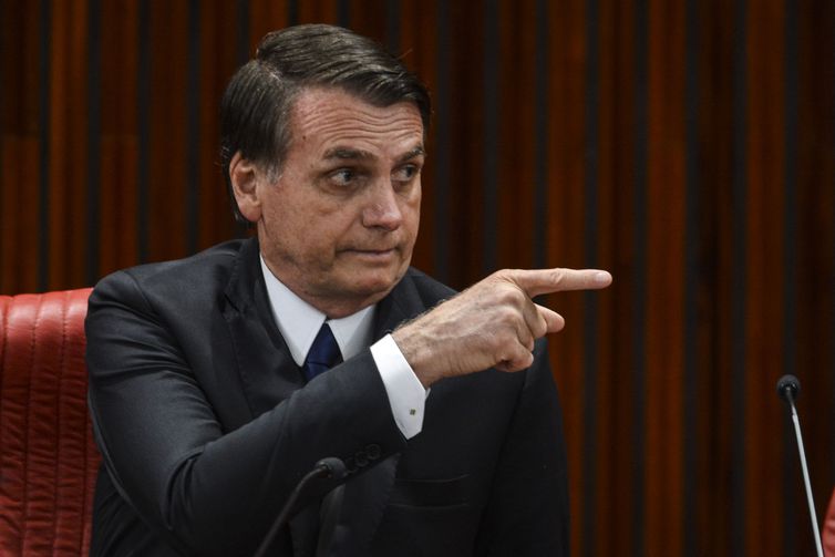 Bolsonaro indica que atuará pela extradição de Battisti para a Itália