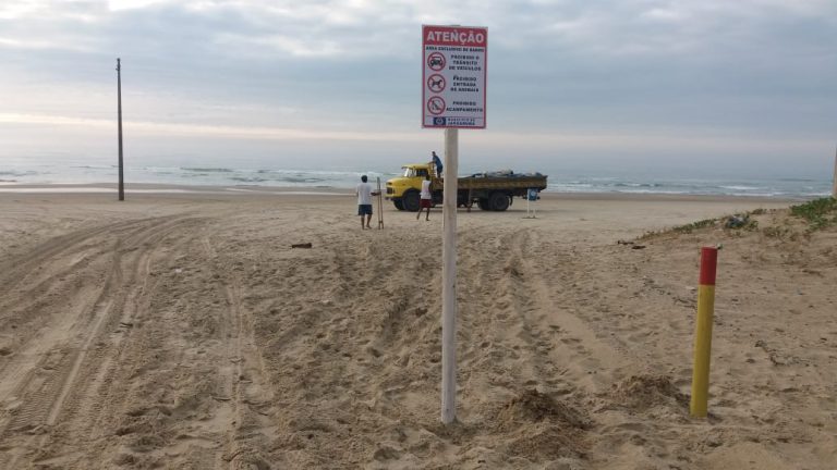 Praias em Jaguaruna: Barreiras são instaladas para impedir o tráfego