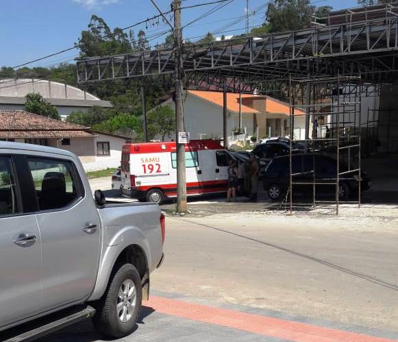 Lauro Müller: homem é vítima de facadas e pauladas