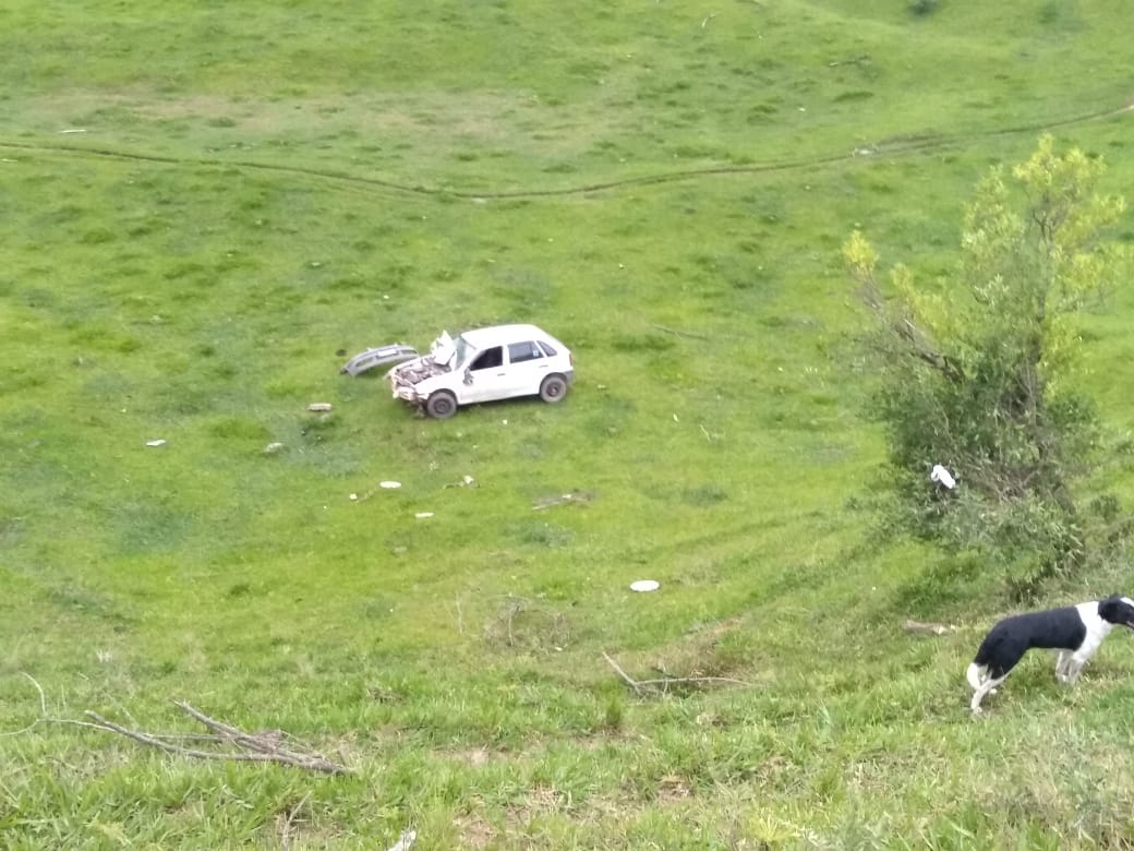 Veículo cai a 20 metros de altura em São Ludgero