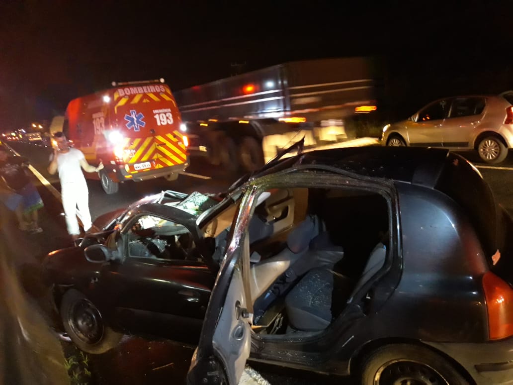 Homem morre após colisão com cavalos na BR-101, em Sombrio