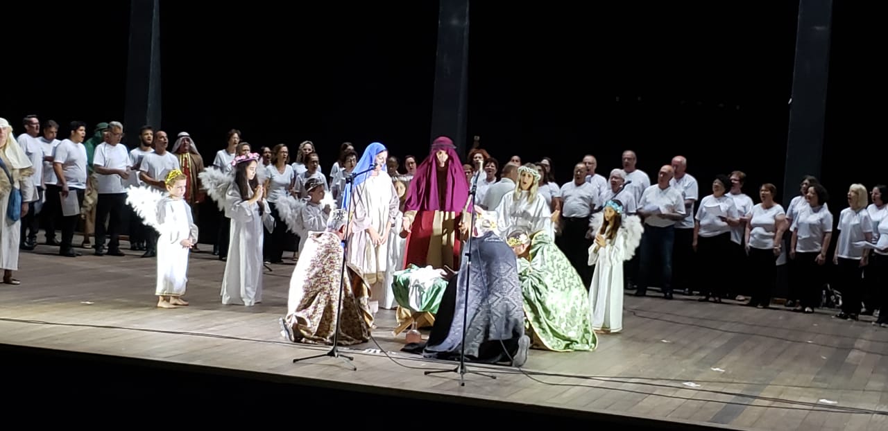 Oratório de Natal arrecada 350 quilos de alimentos que são doados a famílias da Passagem